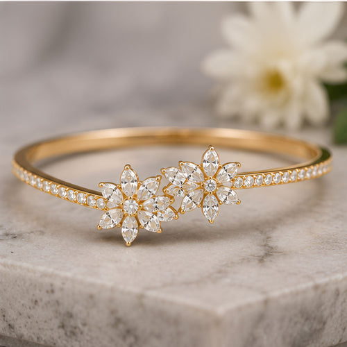 Armband mit Blumen und Kristallen